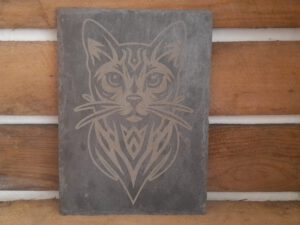 Schieferplatte mit Katzenmotiv