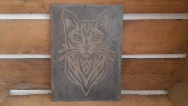 Schieferplatte mit Katzenmotiv